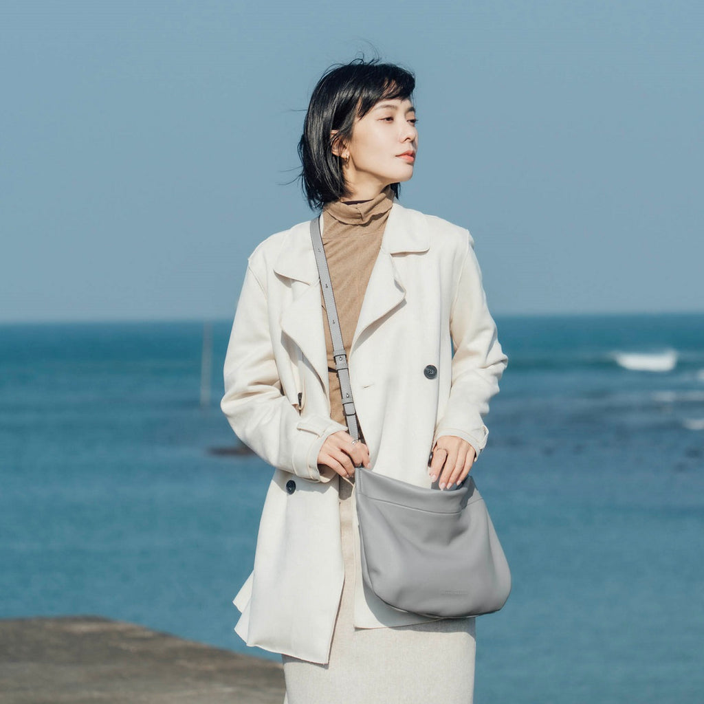 Samuel Ashley - Merly Half-moon Leather Hobo in ash grey