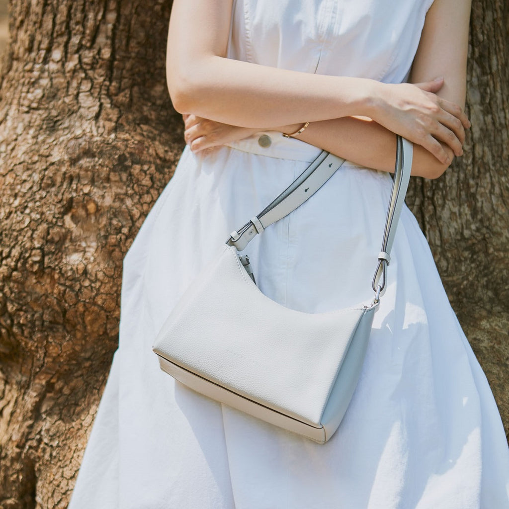 Samuel Ashley - Cameron Leather Shoulder Bag in light grey